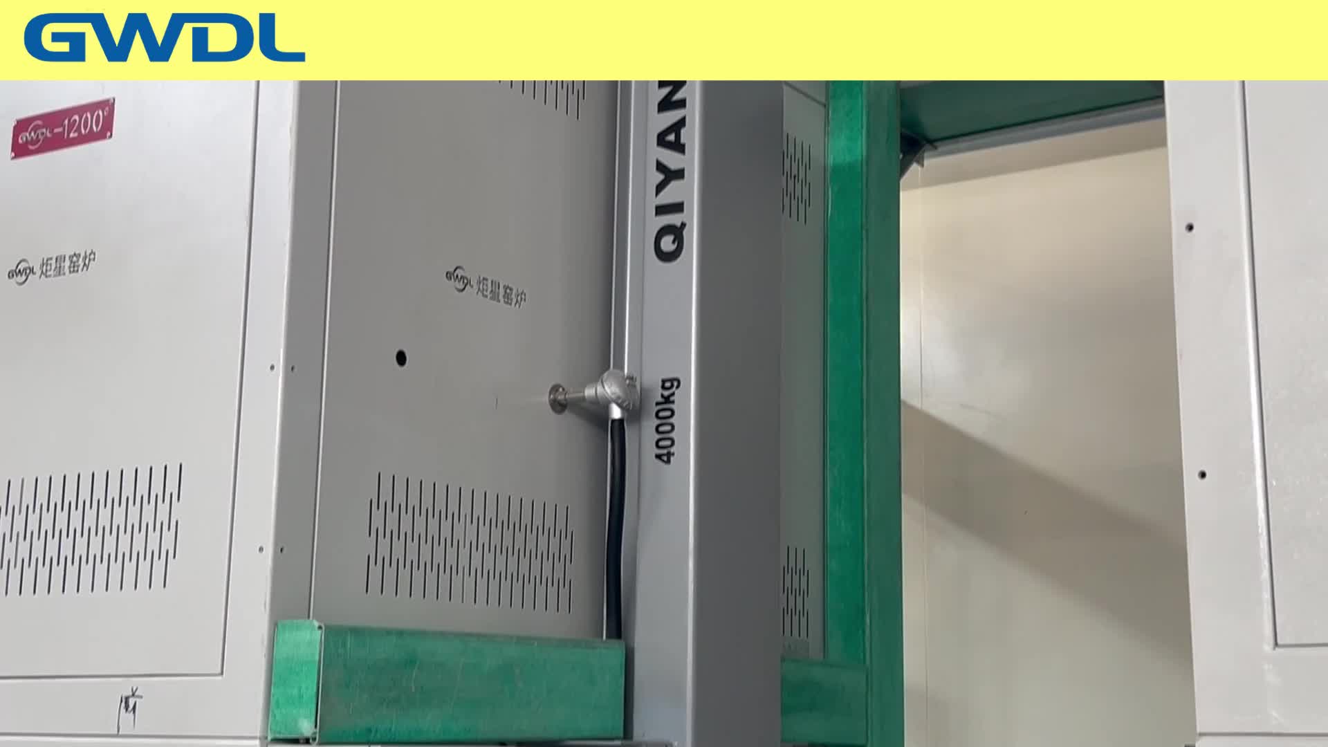 Corrosion-resistant dual-material platform lifting furnace